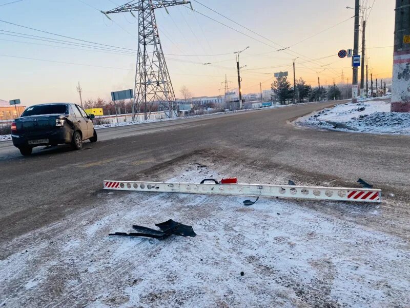 Авария в западной двине 30 ноября. Авария на димитровском мосту. Дорожно-транспортное происшествие. Происшествия дорожные мордовии 1 декабря 2022 года. Дорожно-транспортное происшествие.