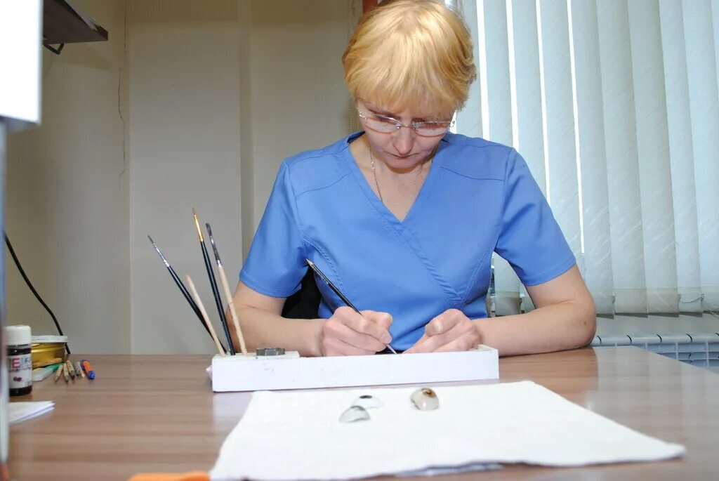 протезный кабинет. глазные протезы симферополь. глазное протезирование красмед, красноярск. литейный 25 офтальмологический. красмед глазное протезирование.