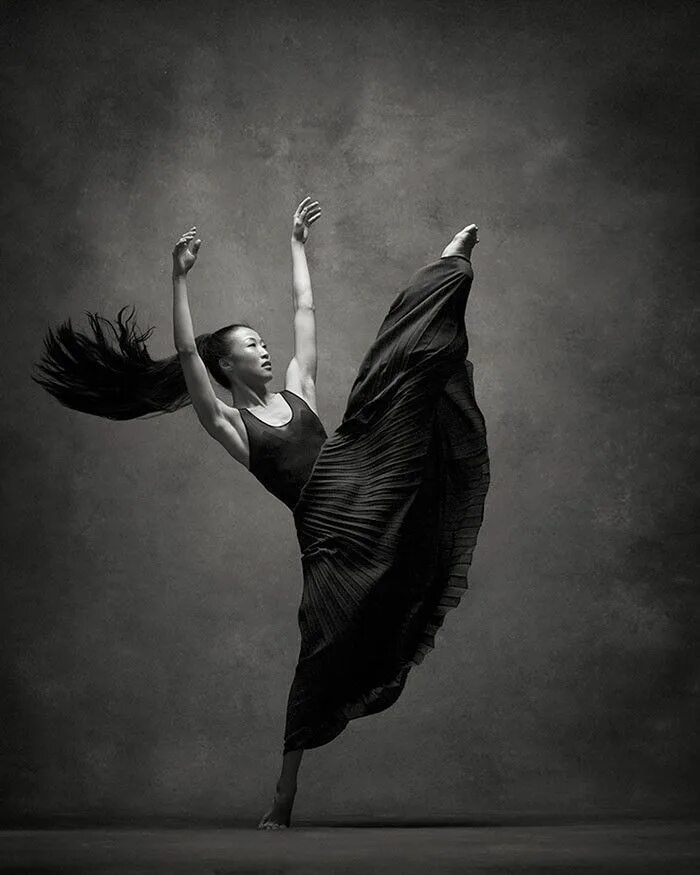 В полете танца. Хитон для балета. Танцовщица. Lois greenfield. Балерина в прыжке.