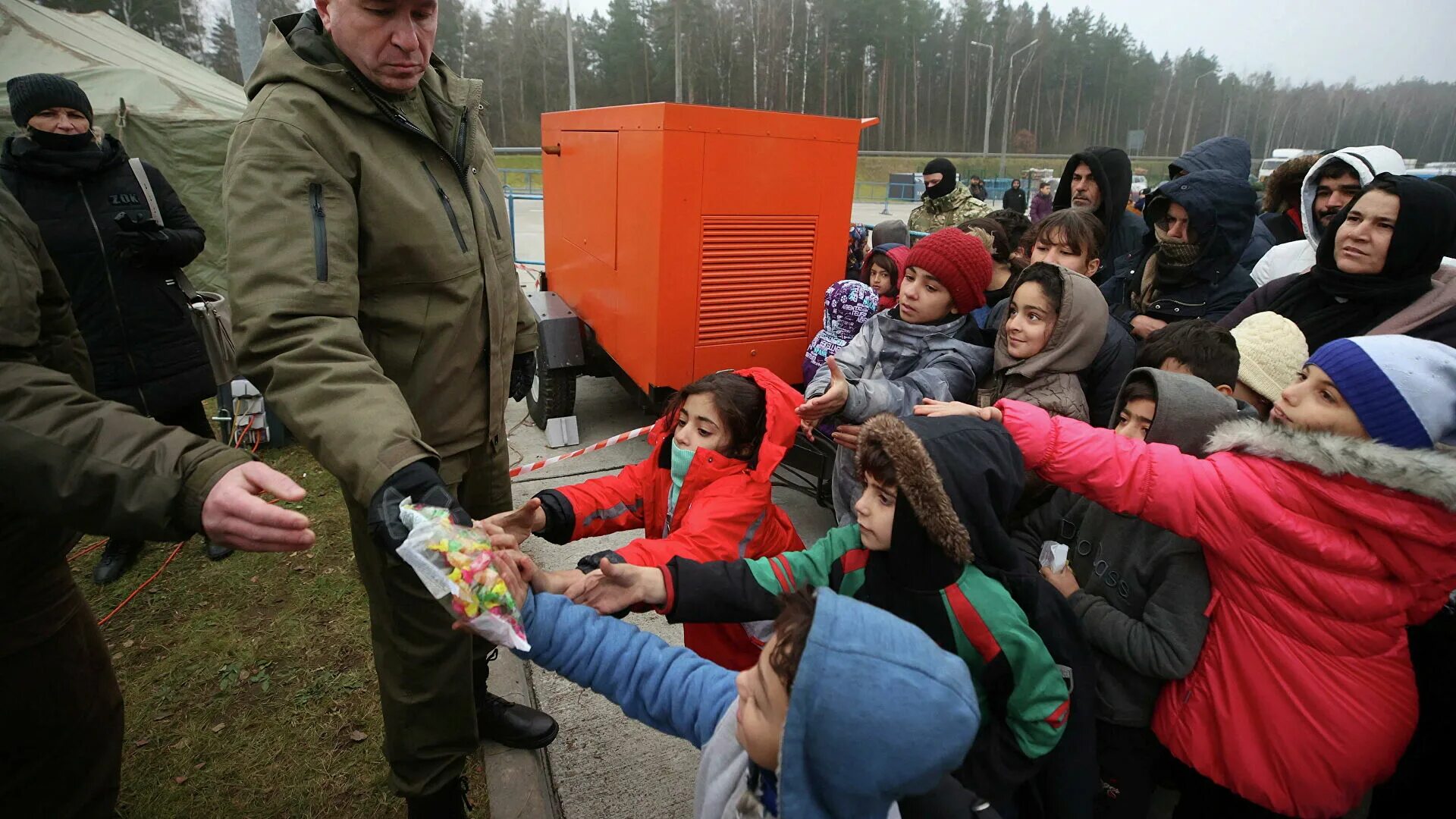 Границы белоруссии сегодня новости последние. Беженцы на белорусско-польской границе. Беженцы на границе. Беженцы на границе Белоруссии. Белорусско-польская граница.