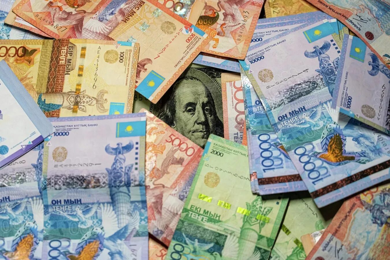 Дол в тенге. Тенге к доллару. Деньги Казахстана. Деньги тенге. Денежная валюта Казахстана.