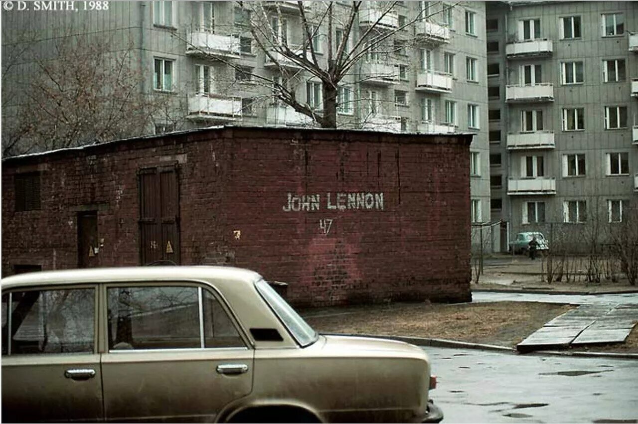 Фотография 1988 года. СССР 1988 год. Иркутск 1988. Дворы советских построек. Советские постройки в Иркутске.