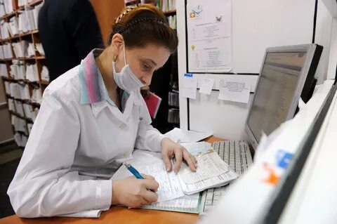 Медицинские регистраторы получат выплаты