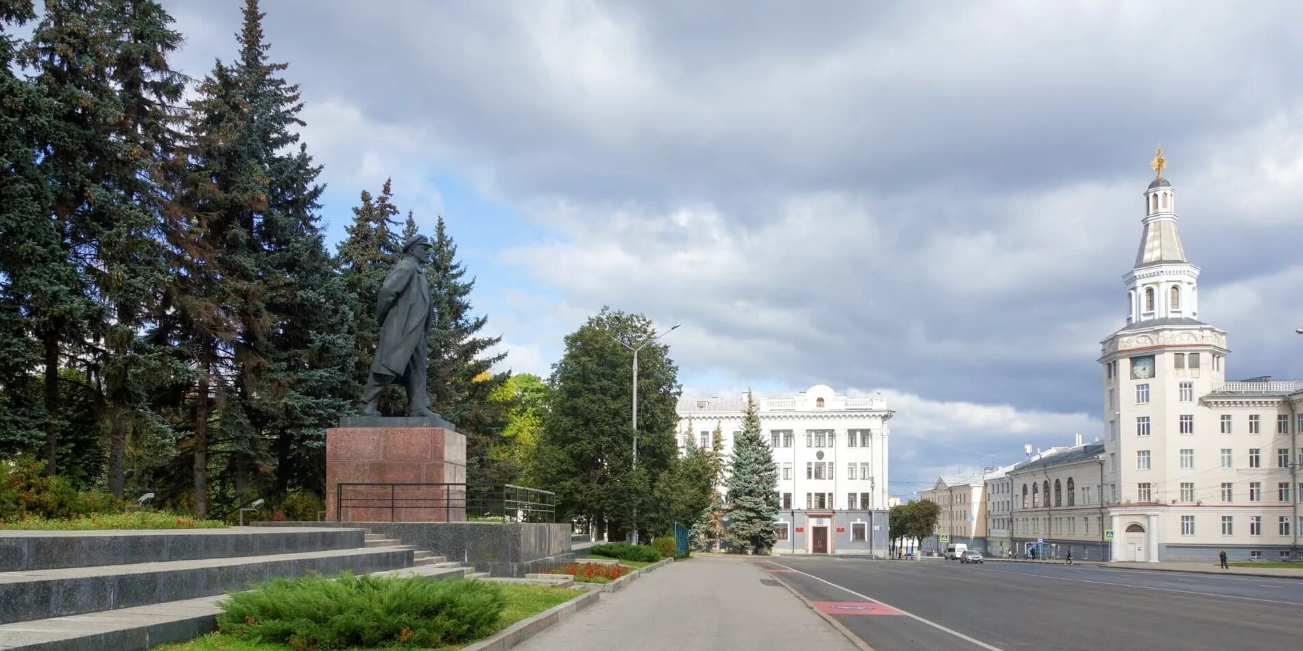 Площадь чебоксар. Площадь ленина чебоксары. площадь республики чебоксары. памятник ленину на площади республики чебоксары. сквер площадь республики чебоксары.