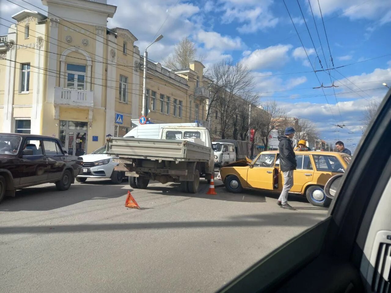 Перекресток Ленина Севастопольская. Авария на Ленинском проспекте. Новости сегодня калуга последние свежие