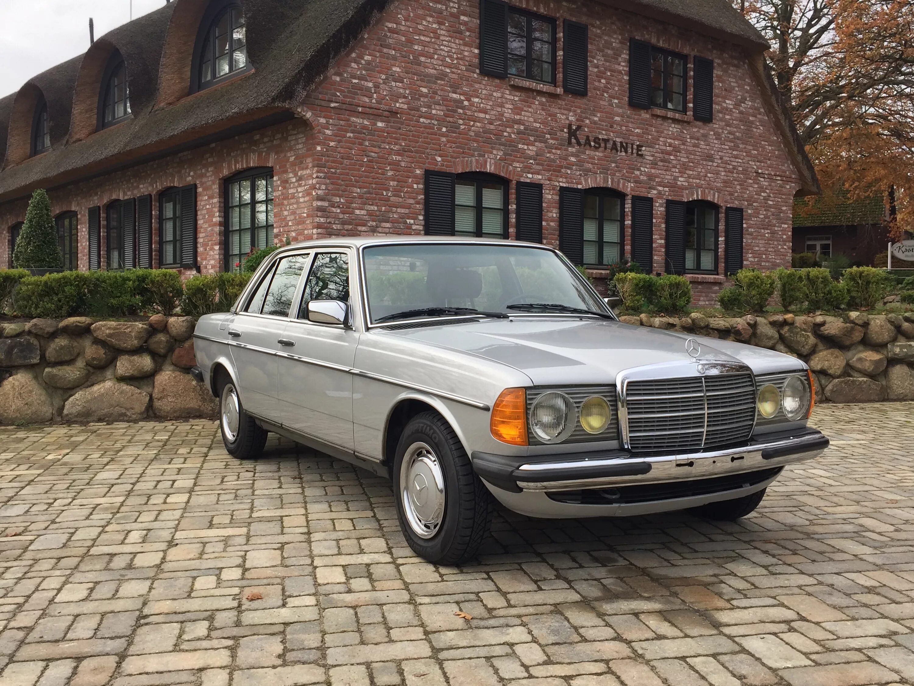 Мерседес d купить. Mercedes-Benz w123 300d. Mercedes-Benz w123 300. Мерседес 300d w123. Мерседес 123 300d.