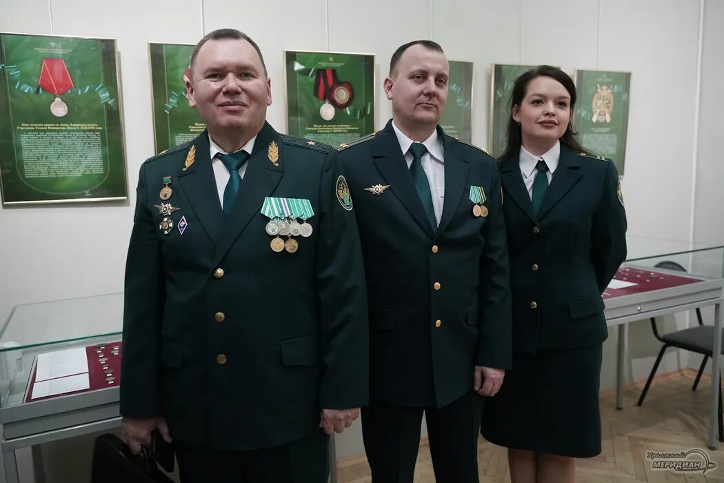 Екатеринбургский таможенный терминал. Таможенник екатеринбург. Таможенник екатеринбург золото. Екатеринбургская таможня. Таможенник екатеринбург.