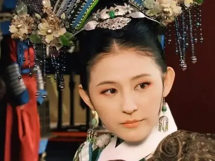 Жалаңаш және кеуделі фото