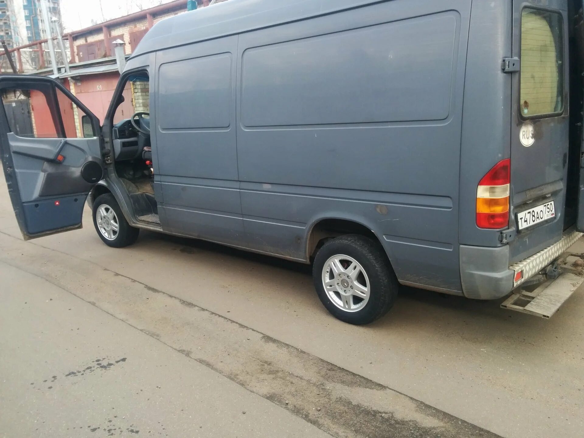 Мерседес Спринтер Классик 1999. 18 Диски Mercedes Sprinter. Мерседес Спринтер 1999 года. Мерседес Спринтер 903 серый.