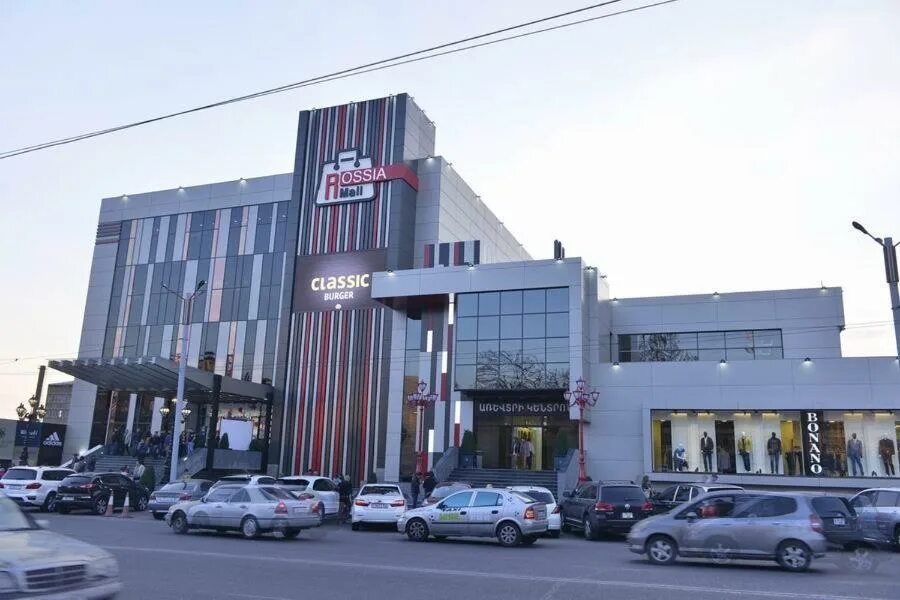 российский мол. тц россия молл в ереване. англия албания футбол молодежка. тц россия молл в ереване. российский мол.