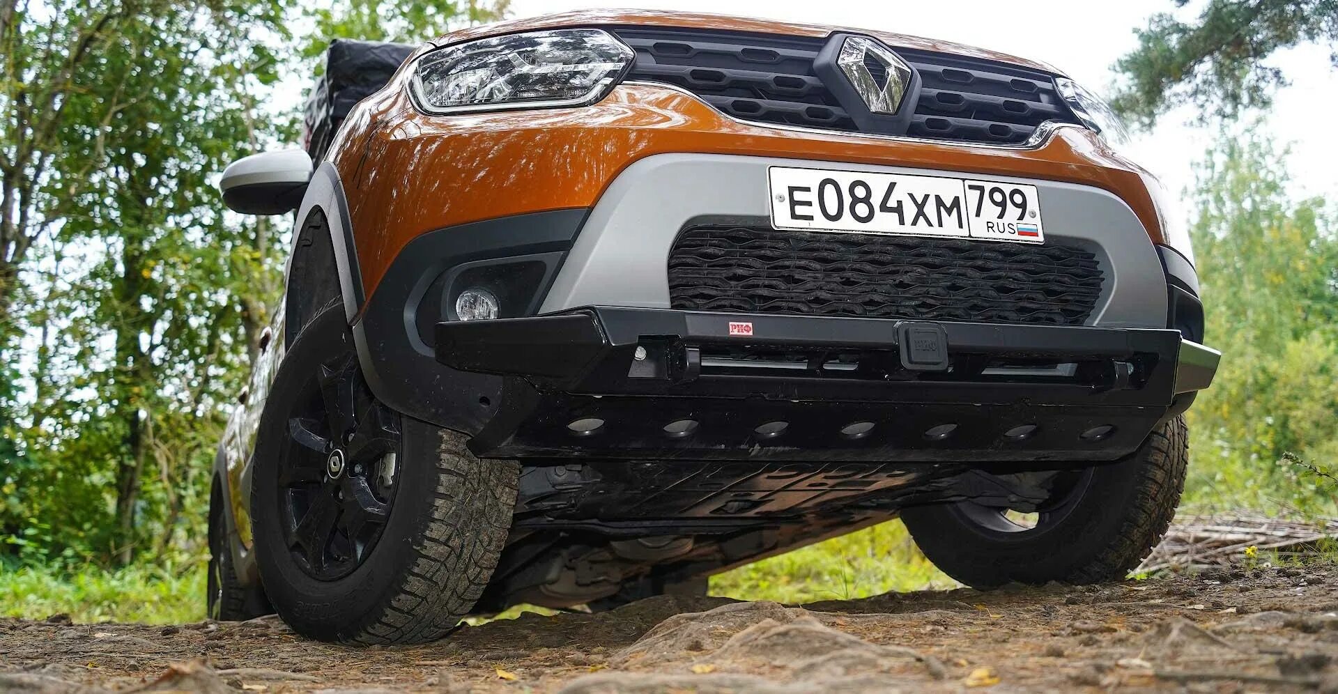 Бампер дастер 2021. Дастер 2021 года турбированный в магнитогорске. Защита переднего бампера рено дастер 2021. Накладка переднего бампера рено дастер 2. Бампер дастер 2021.