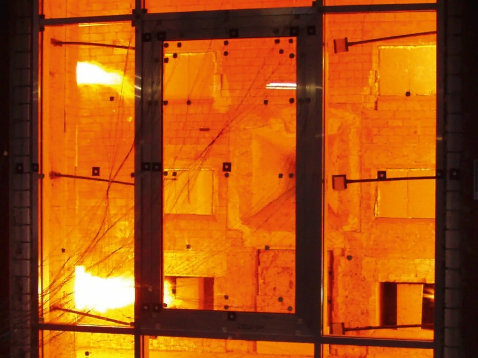 Пожарные окна в здании. Окна ei 30. противопожарный оконный блок. оконный блок противопожарный огнестойкий. противопожарное окно ei60.