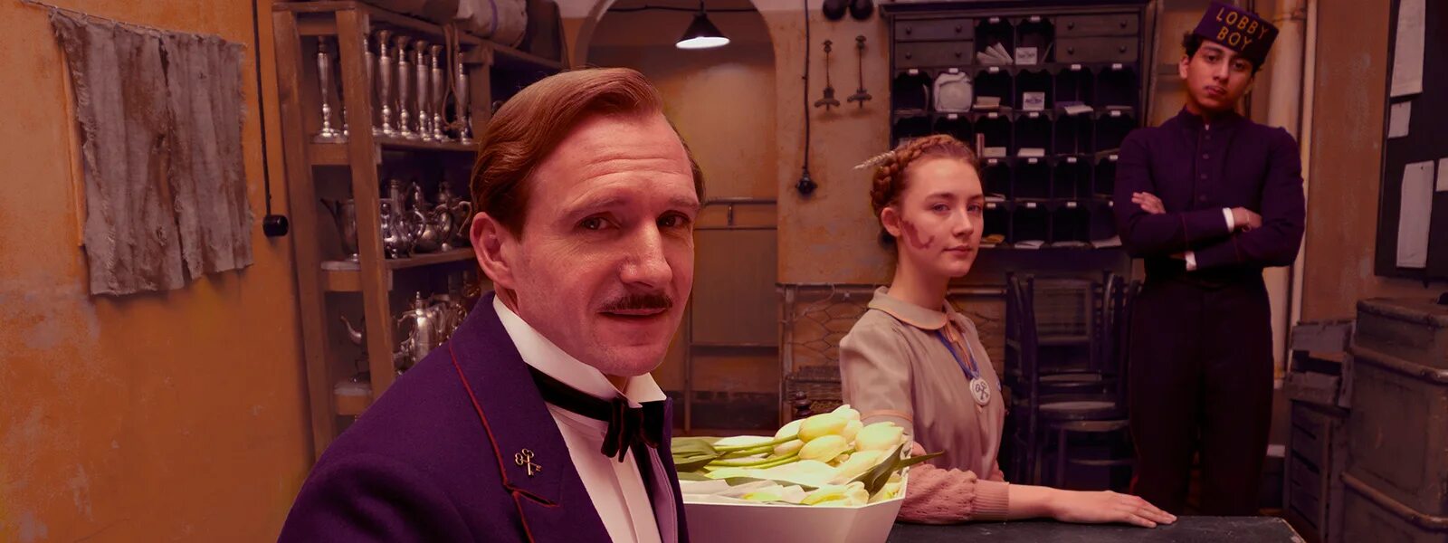 Остаться в живых the grand budapest hotel. Рэйф файнс отель гранд будапешт. Остаться в живых the grand budapest hotel. Уэс андерсон отель гранд будапешт. Оуэн уилсон отель гранд будапешт.