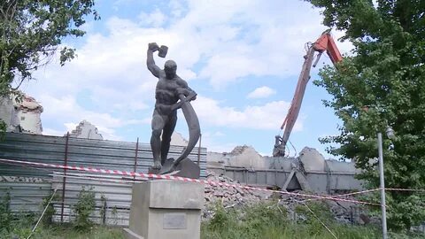 Памятник евгению вучетичу