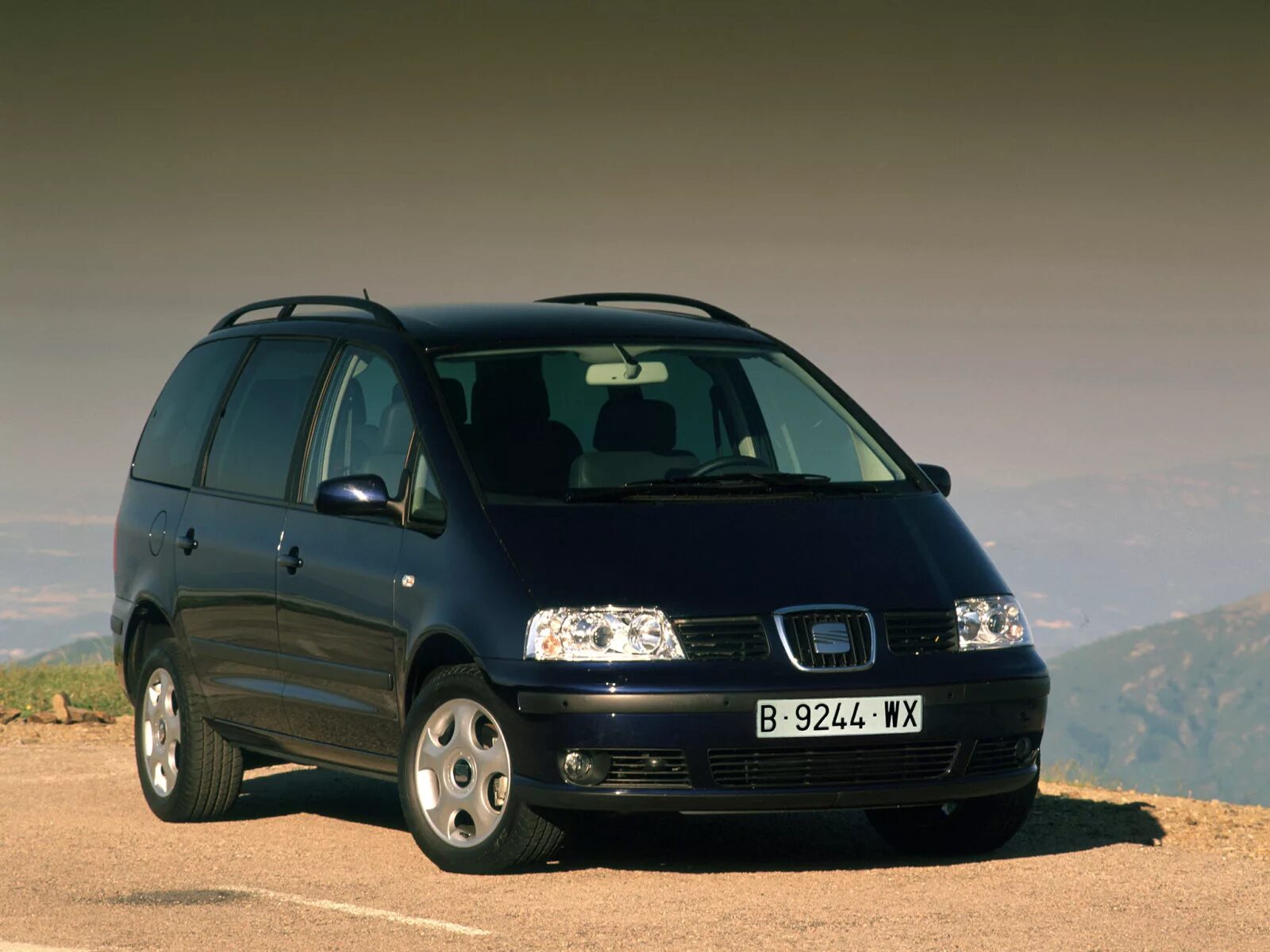 Фольксваген шаран 1 поколение. Сеат Альхамбра 2000. Seat Alhambra. Сеат Альхамбра 2. Сеат минивэн Альхамбра.