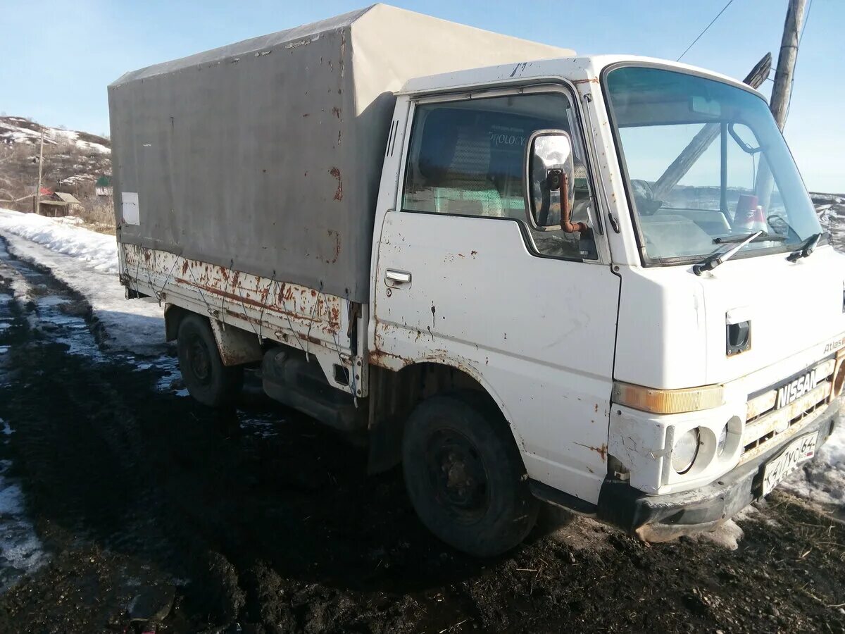 Купить ниссан атлас в хабаровске. Nissan Atlas 1990. Nissan грузовая 1990. Ниссан атлас 1990 года. Nissan Atlas 1993 грузовой бортовой.