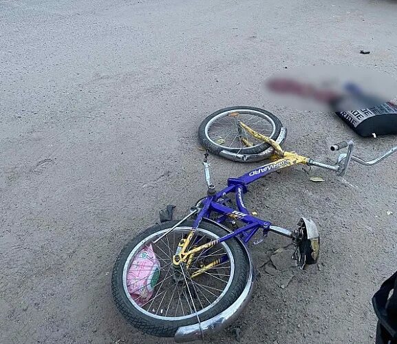 Велосипед улан. Убитые велосипеды. В Улан Удэ сбили мальчика. Наезд на велосипедиста автомобиля. Сбили мальчика на велосипеде.