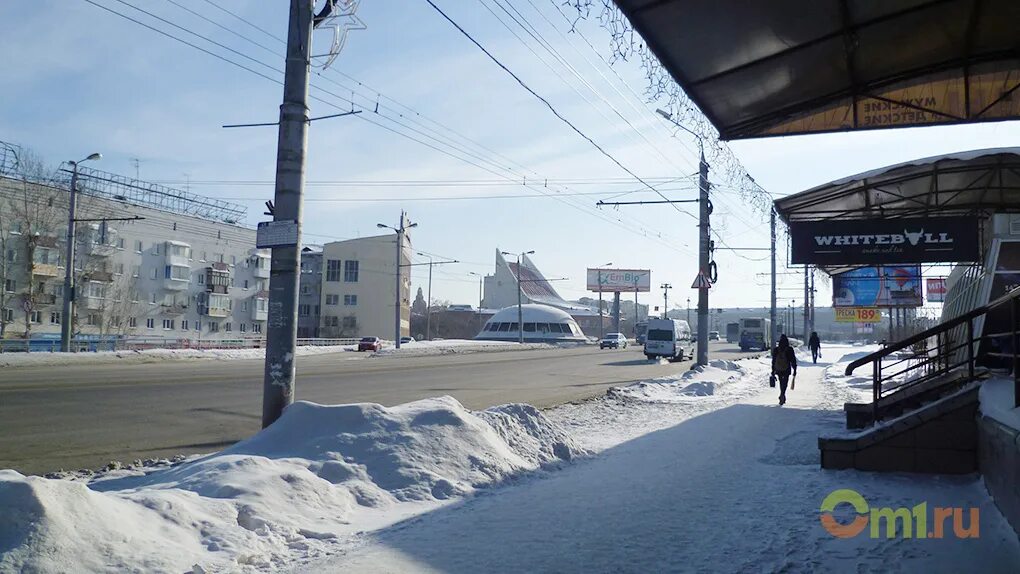 16 Амурская Омск остановка. Остановка Рождественского Омск. Заснеженная остановка. Остановка снежок.