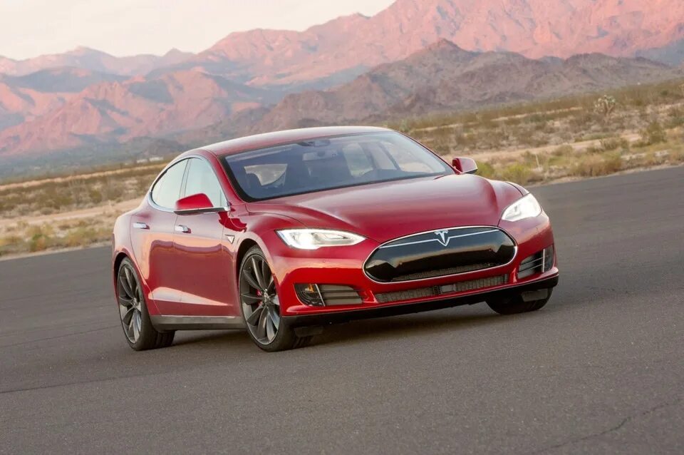 Тесла новая в россии. Tesla model s90. Tesla model s p90d. Tesla model s 90d. Тесла model s 2015.