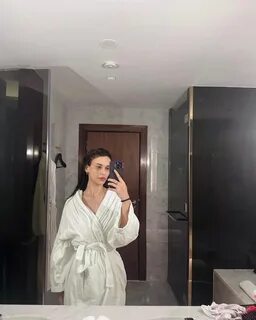 Özkan, yaşadığı sağlık problemi nedeniyle ameliyat olduğunu takipçilerine d...