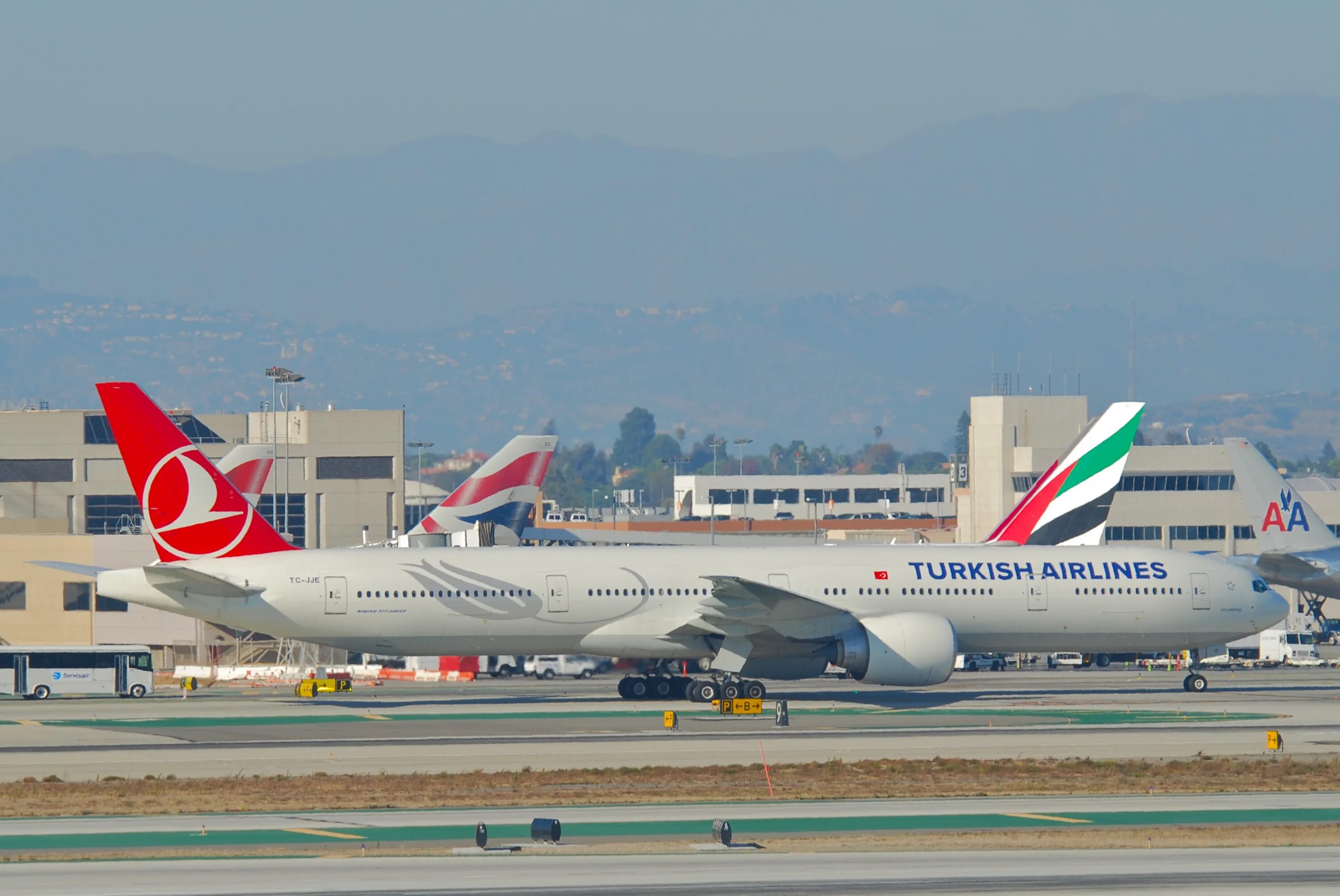 Туркиш эйрлайнсboeing 777-300. Боинг 777 Туркиш. 777-300er турецкие авиалинии. Боинг 777 Туркиш Эйрлайнс.