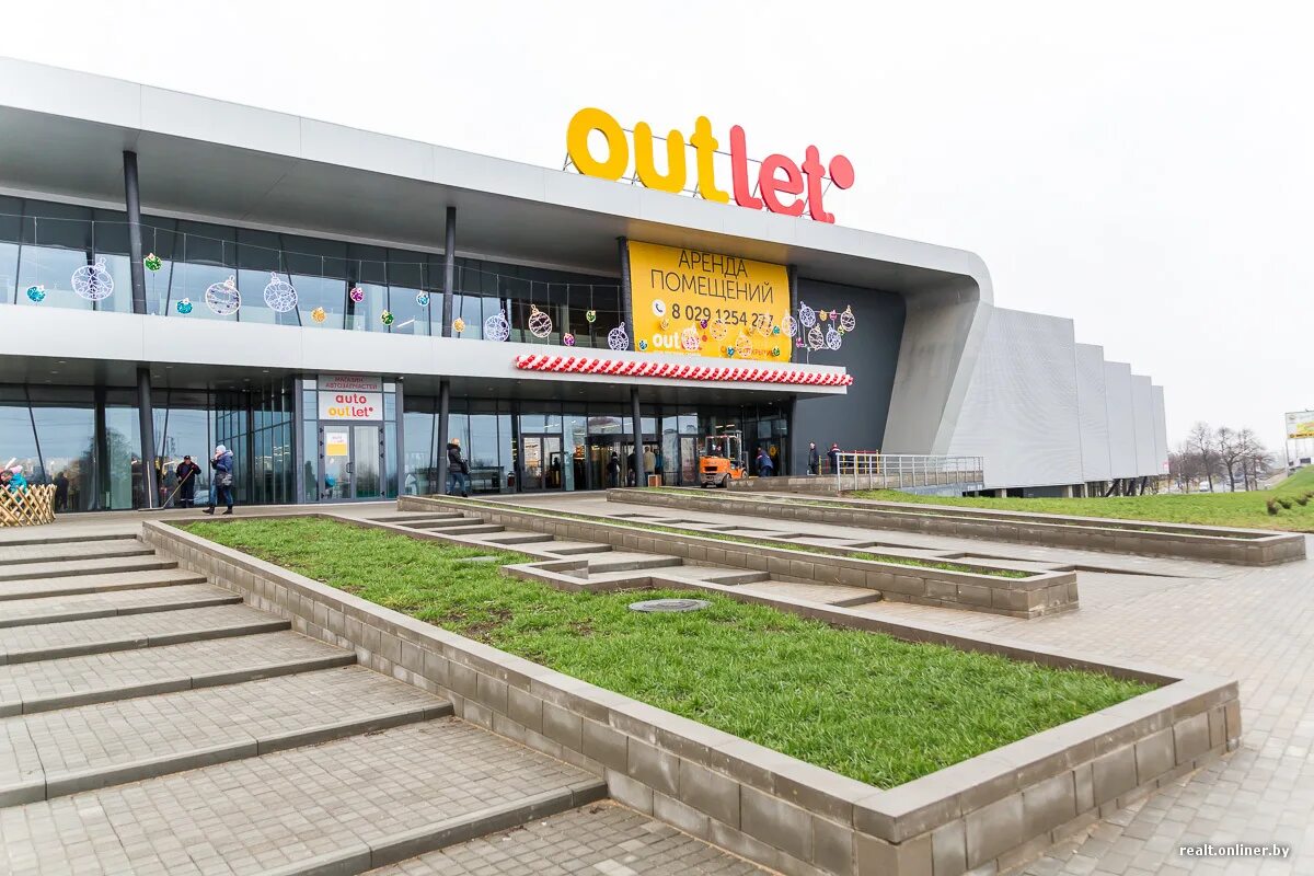 Тц outlet. Минск проспект Жукова 44 Outleto. Торговый центр аутлет. Аутлеты в Минске.