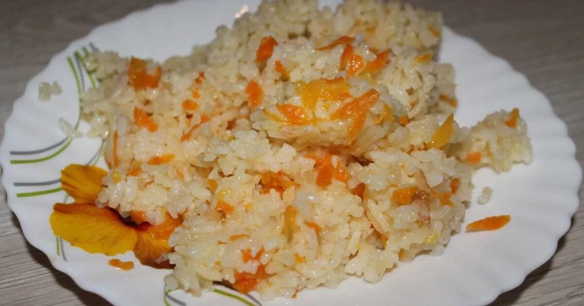 минтай с рисом. рис в духовке с луком и морковью. рис гарнир карри. рис припущенный с морковью. рис с жареным луком.