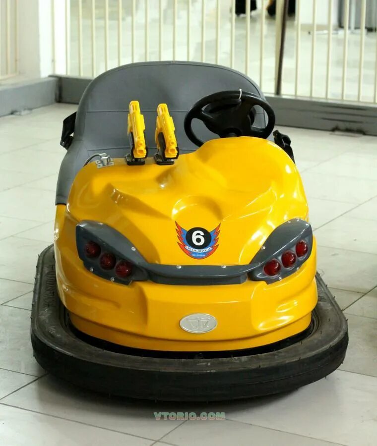 Бампер автомобиля. Красный сплиттер на бампер. Carbon motors e7 concept. Сплиттер переднего бампера форд фокус 3. Ford mustang rtr.