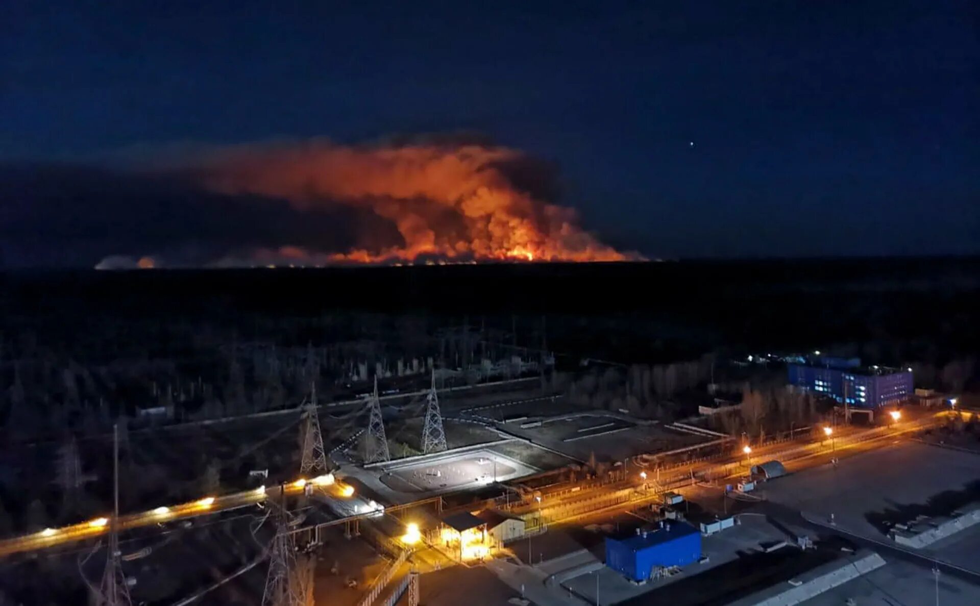 Зона взрыва аэс. Пожар на Чернобыльской АЭС 1986. Чернобыль 2020. Пожар в ЧЗО 2020. Пожар на АЭС Чернобыль.