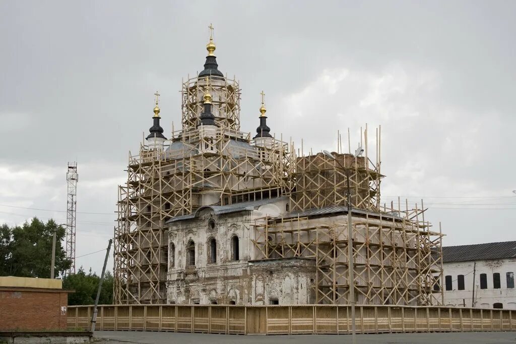 В Тобольске реставрируют Церковь. Тобольск храм реставрация. Испания реставрируют храм. Реставрируемые здания