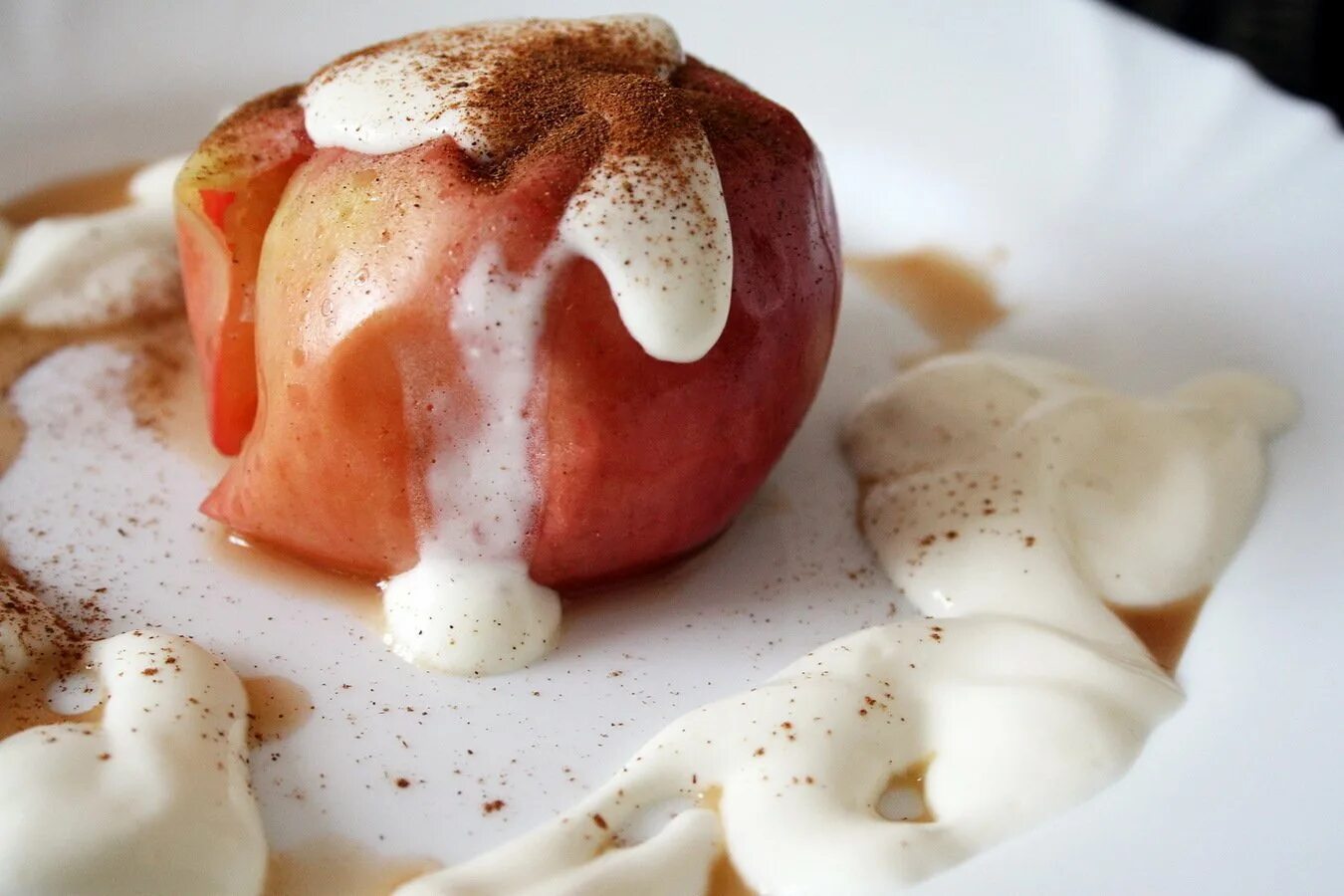 Сладкий печеный. Десерт яблоко. Вкусный десерт с яблоками. Горячие Десерты из яблок. Необычные блюда из яблок.