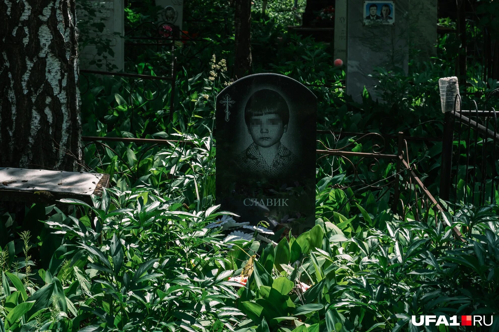 Могилы детей. Кладбище северное 2 в уфе. Северное кладбище уфа. Памятники северное кладбище уфа. Северное кладбище уфа.