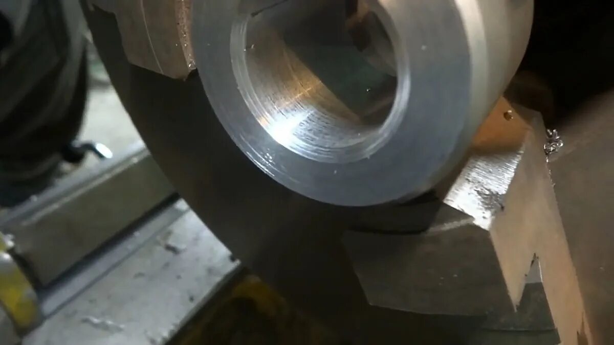 Фрезерование шпоночного паза на валу. Как сделать шпоночный паз. Шпоночный паз на валу. Долбежный станок шпоночный паз. Шпонка 5d10.