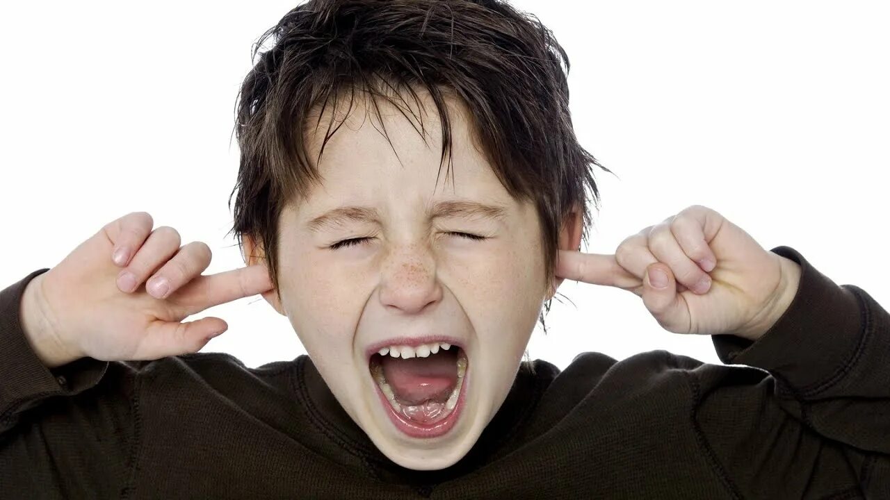 Ничего я не хочу слушать. Подросток кричит. Школьник кричит. Ребенок закрывает уши.