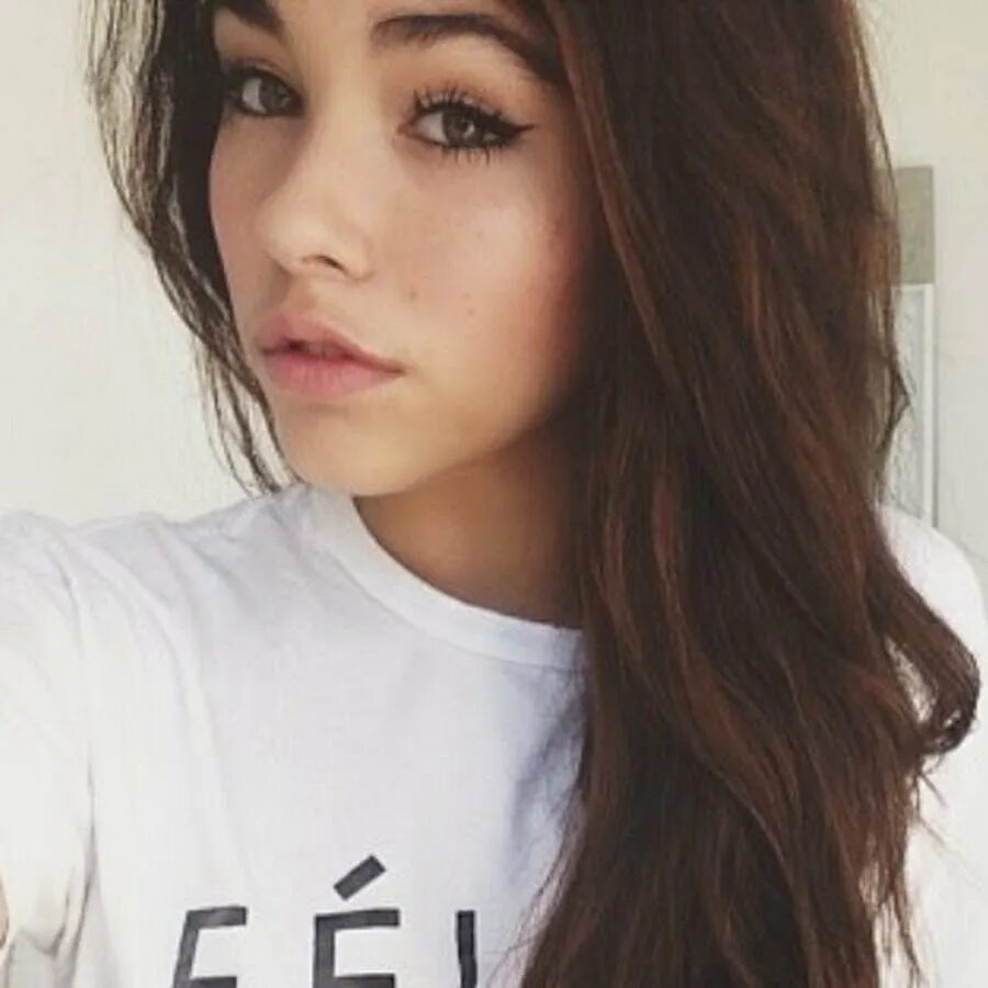 Подростки с черными волосами. Madison Beer 19 лет. Девушка с темными волосами. Девушки с карими глазами и темными волосами.