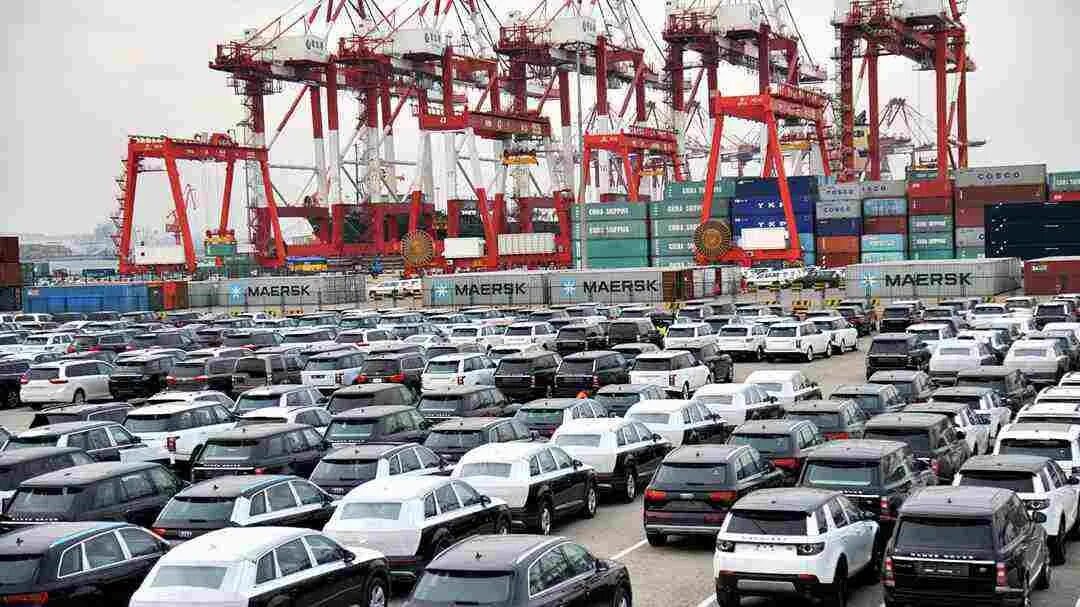 China import cars. Много автомобилей. Куча машин. China import cars. Авто из китая.