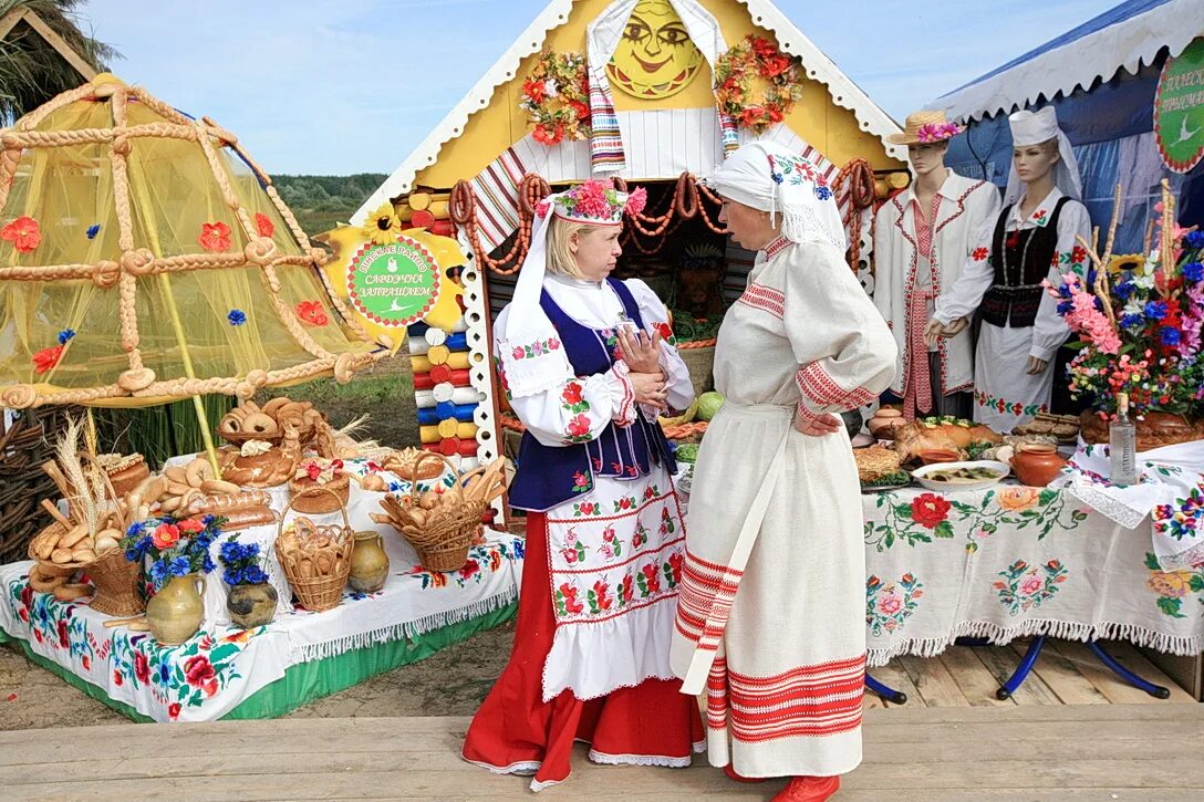 Мирский замок фотосессия. Туризм в беларуси. Путешествие в белоруссию. Гастрономический туризм в беларуси. Год туризма беларусь.