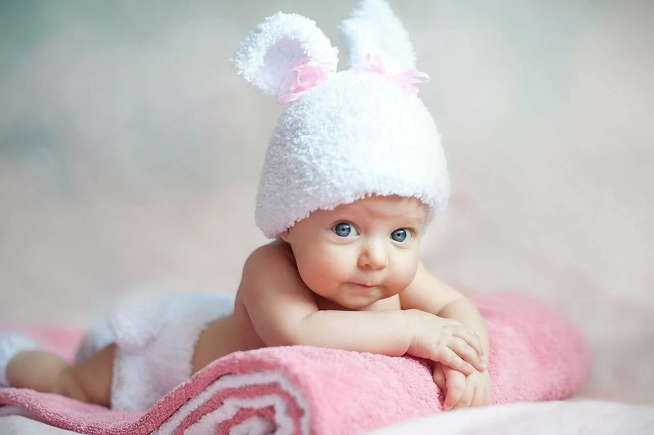 Красивые малыши. Новорожденная девочка. Ная и малышка. Ная и малышка. Красивые новорожденные.