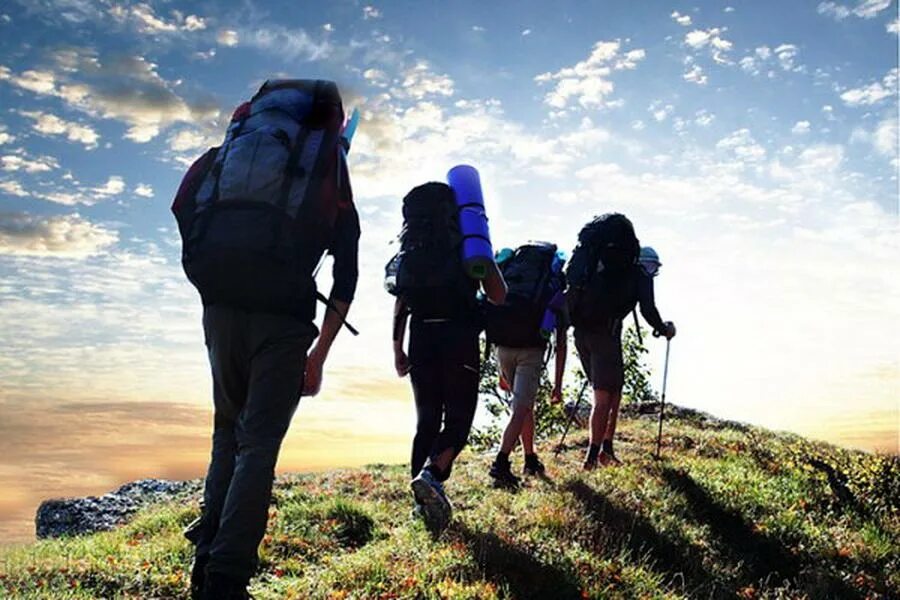 Рюкзак путешественника. Часть пути в 600 км турист пролетел. Человек на самолете верхом. Плашки афтер эффект. Часть пути в 600 км.