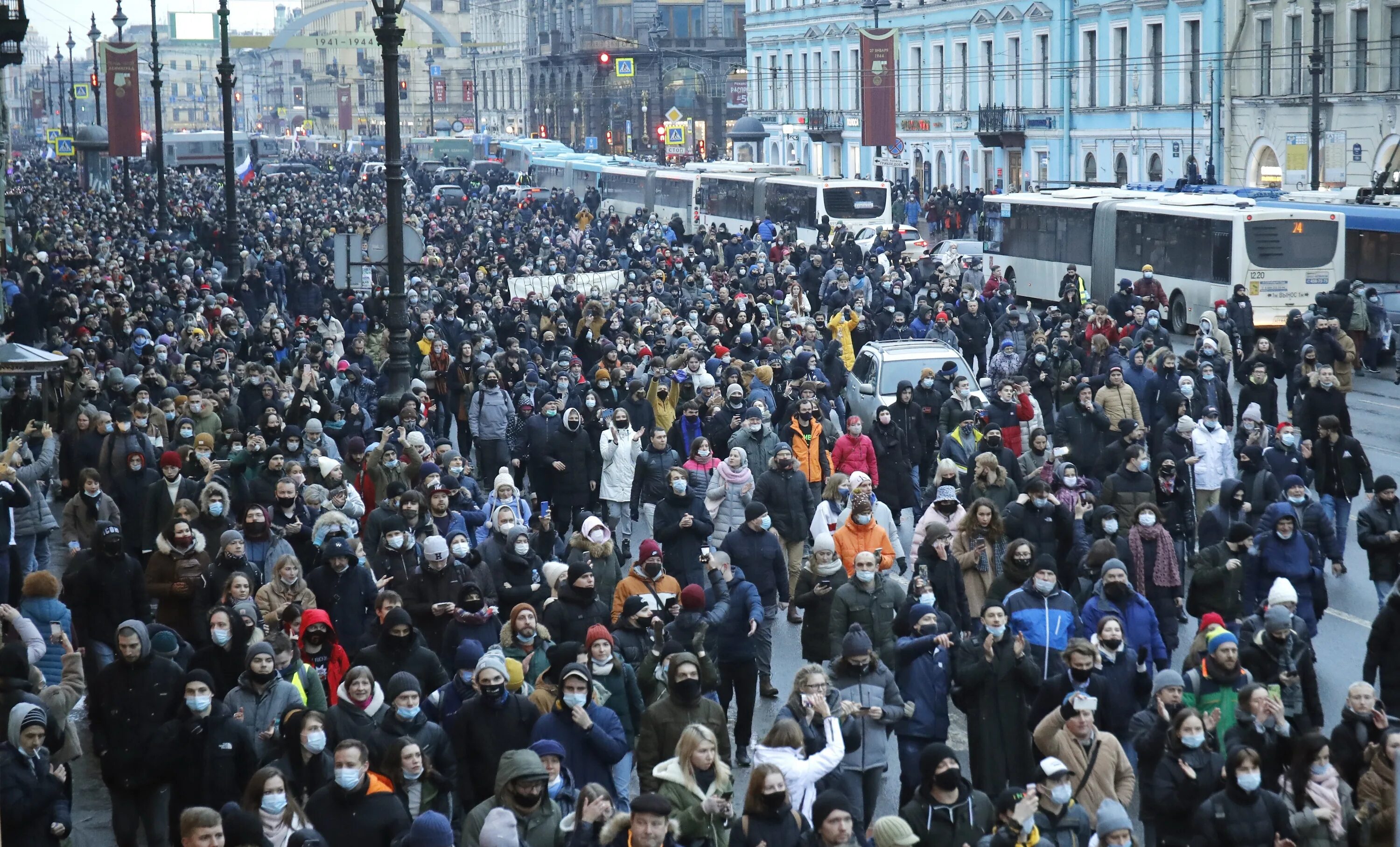 Митинг 23 января 2021 Санкт Петербург. Митинг на Невском проспекте. Митинг за Навального в Москве 2021. Митинг площадь Восстания 2021. Сколько человек вышли на митинги