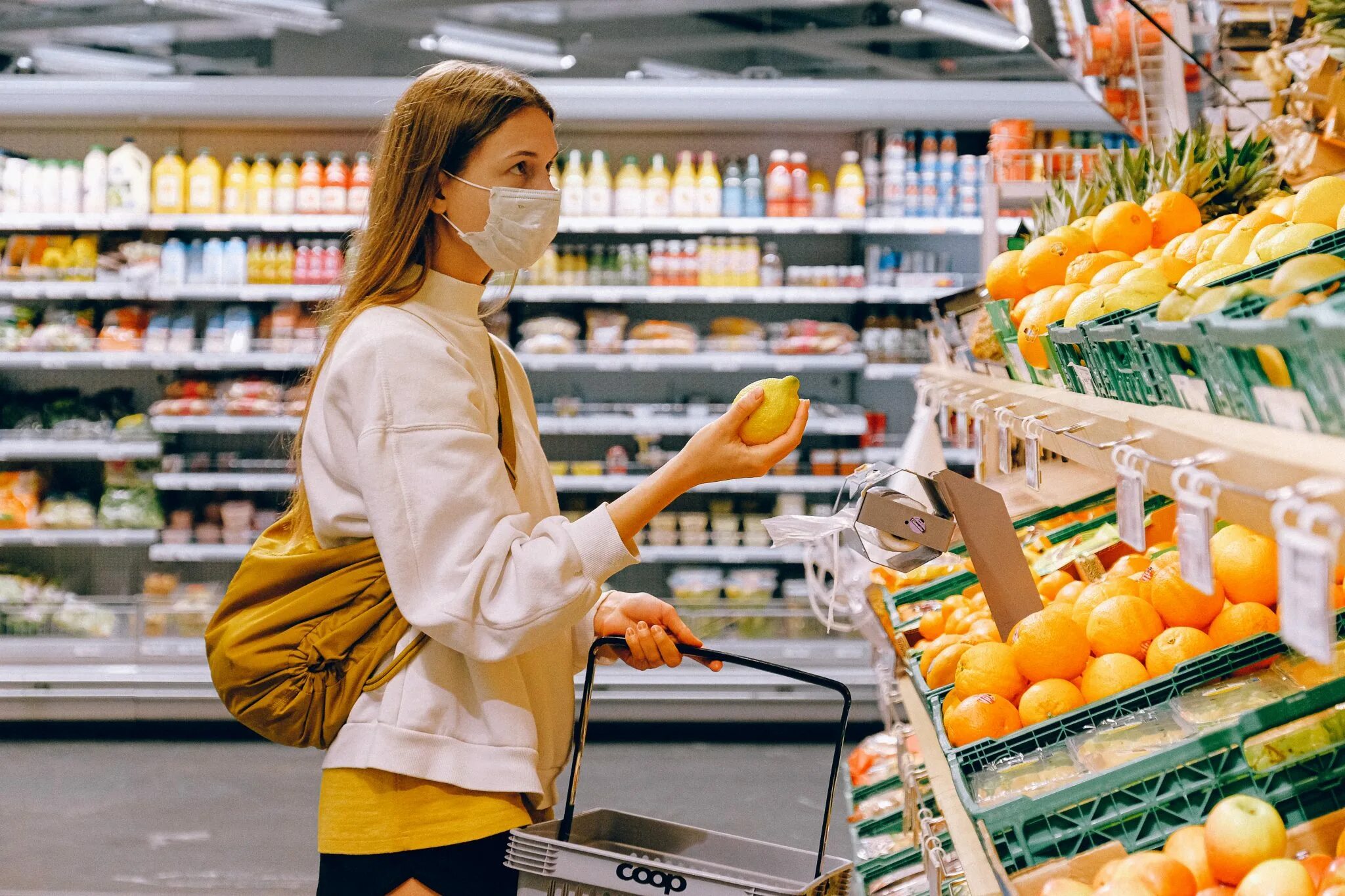 Покупать продуктовый магазин. Супермаркет. продуктовый магазин. продукты в супермаркете. люди в продуктовом магазине.