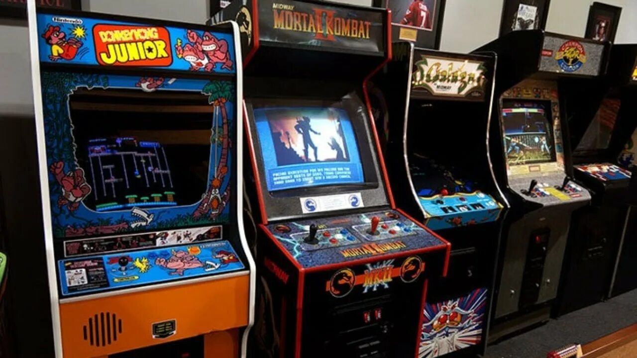 Аркадный автомат мортал комбат. Аркадный автомат Mortal Kombat 2. Arcade 80s. Игровой аппарат мортал комбат.