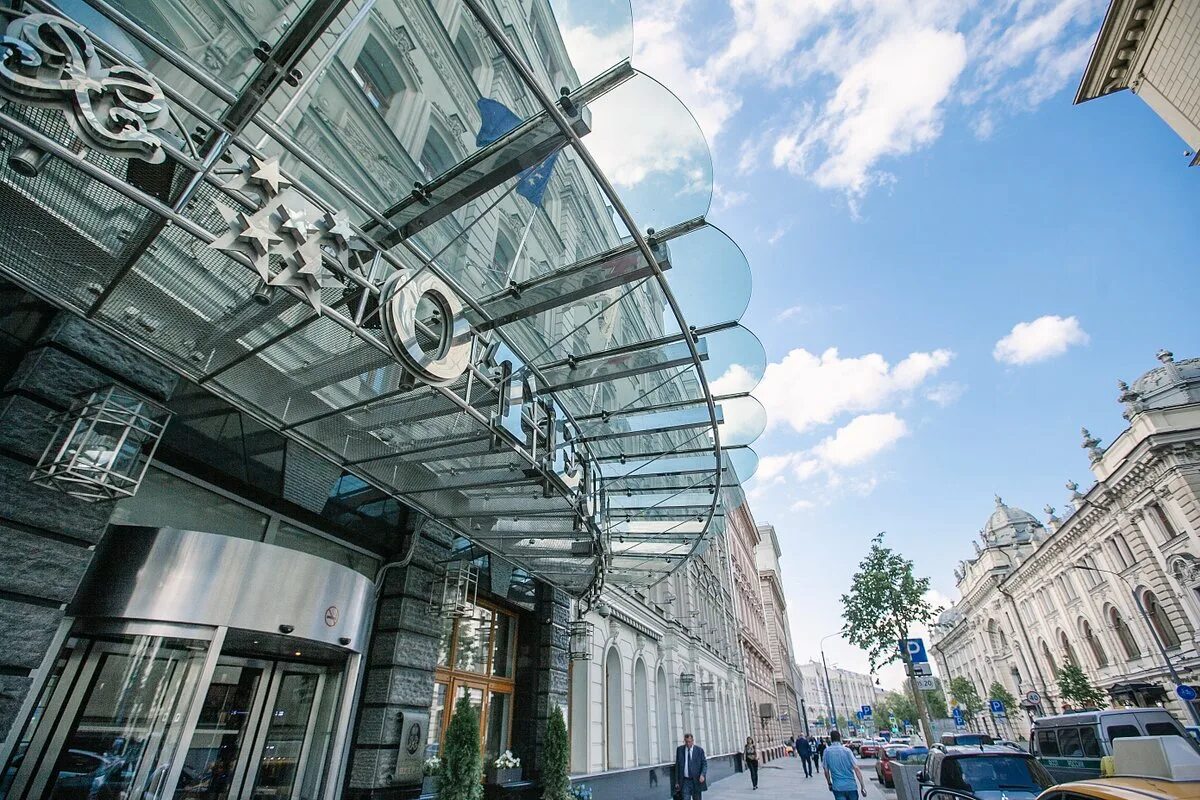 Holiday inn сокольники конференц зал. Мгу и москва сити. X1 москва. X1 москва. Москва 2023 мгу.