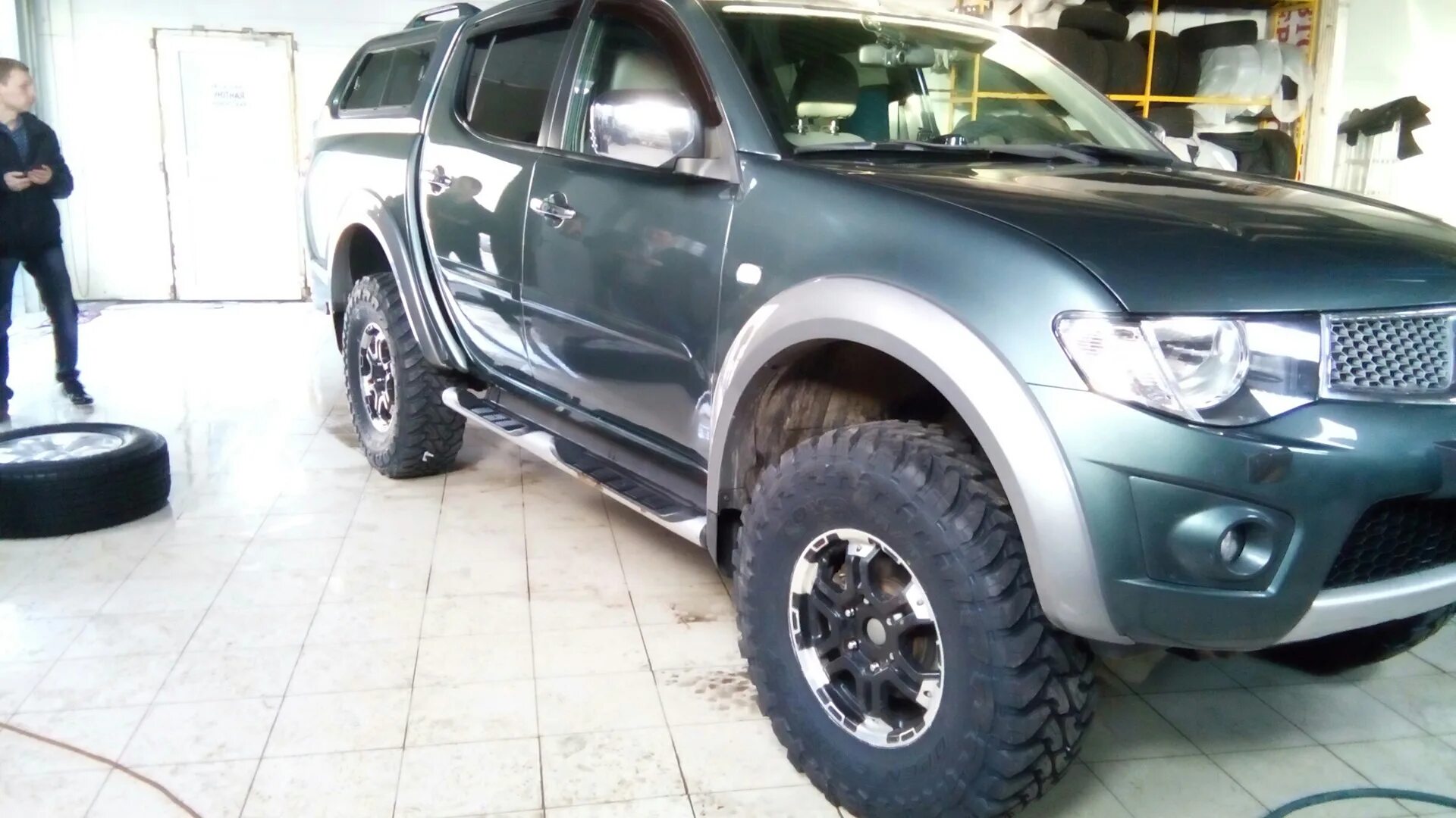 Шины l200 mitsubishi. Mitsubishi l 200 285 75 r 16. Mitsubishi l200 Toyo open Country. 285/70 R17 Митсубиси l200. Toyo open Country m/t 285/75 r16.