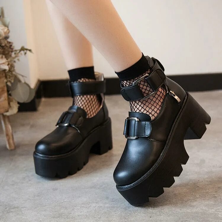 Ботинки на массивной подошве. Черные ботинки Харадзюку. Обувь в стиле Харадзюку. Обувь Харадзюку женская.