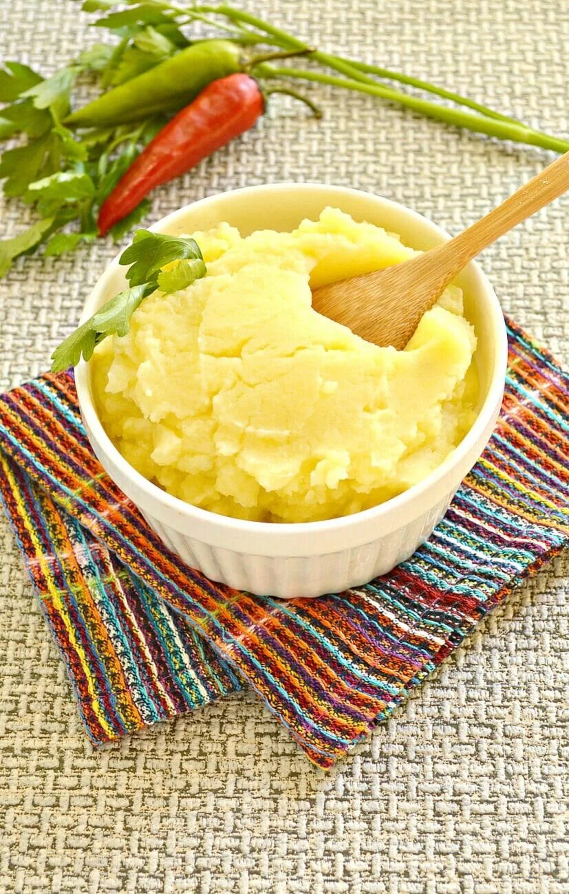 Картофельное пюре в кастрюле. Картофельное пюре без комочков. Толченка миксером. Толченка без молока вкусные. Картофельное пюре толчёнка.