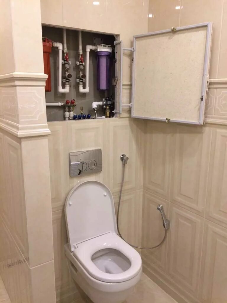Инсталляция с гигиеническим. Туалетная комната с гигиеническим душем. Инсталляция с гигиеническим душем.