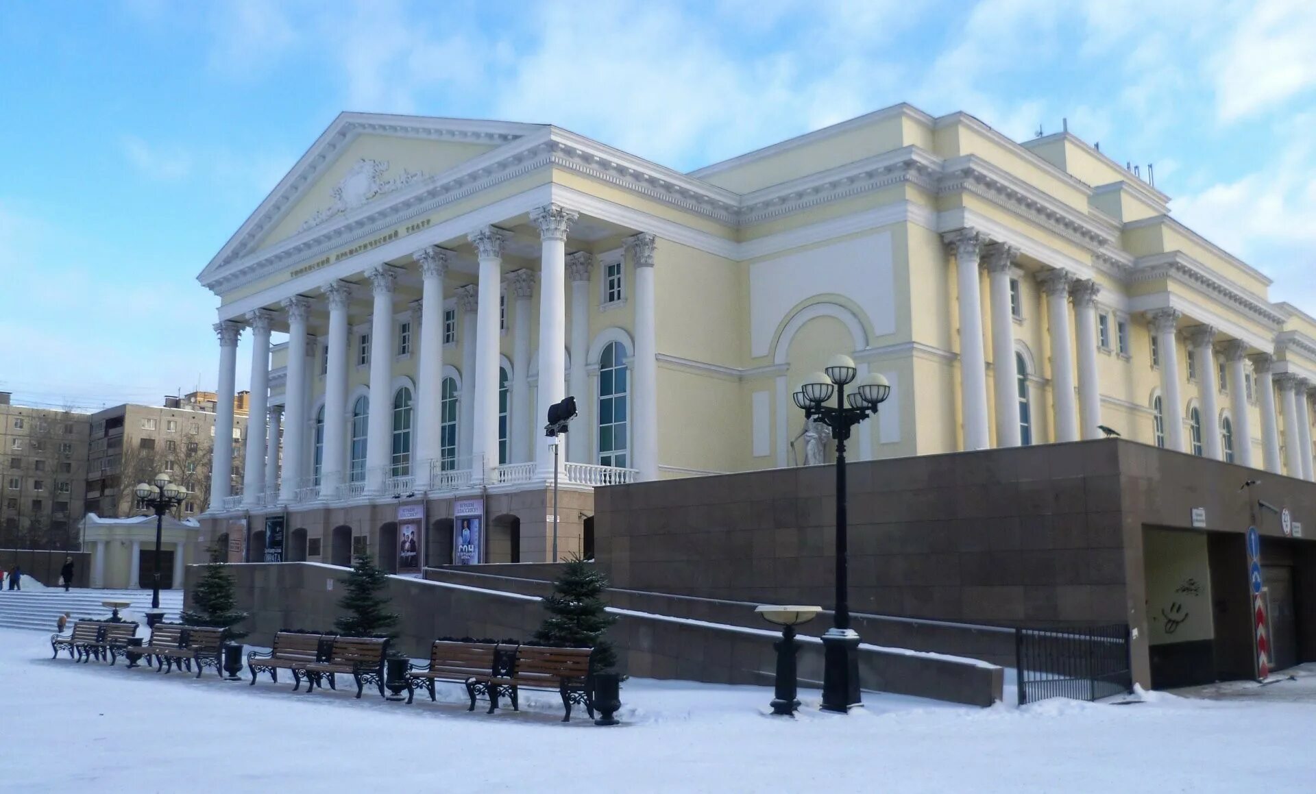 Драматический театр Тюмень. Тюменский драматический театр Тюмень. Здание драматического театра Тюмень. Тюмень улица Республики 129 драмтеатр. Тюменский большой театр