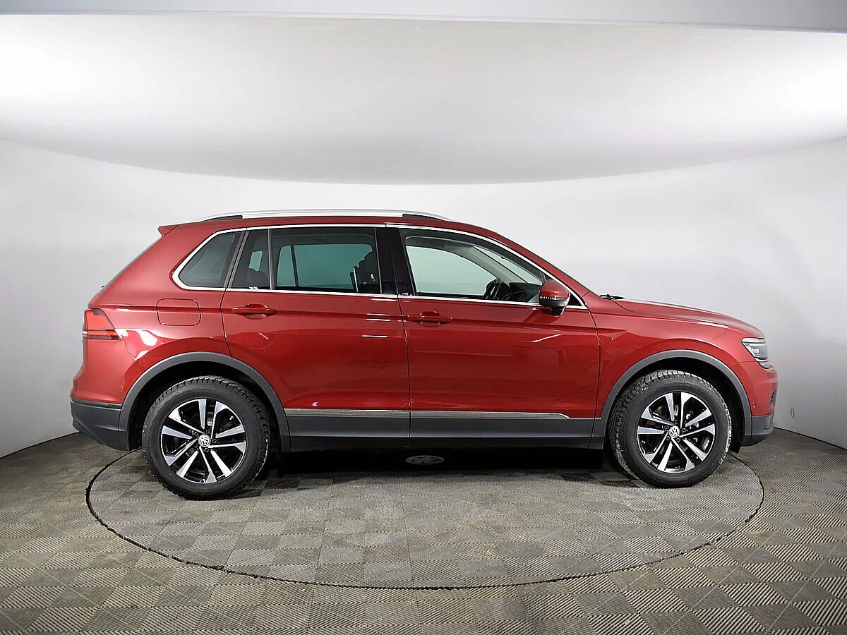 Volkswagen tiguan 2.0 at. Фольксваген Тигуан 2 поколения. Тигуан 2 версия.. Тигуан 2 дорестайлинг. Tiguan II 294.