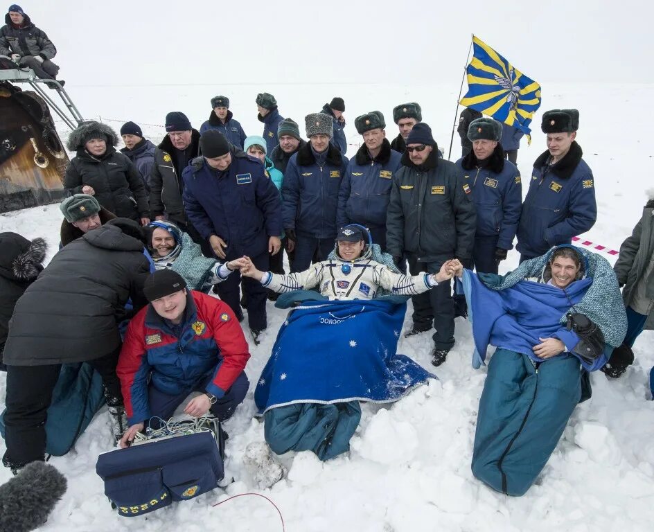 Где приземлился космонавт. Встреча с космонавтом. приземление космонавтов. приземление космонавтов в тайге. космонавты приземлились.